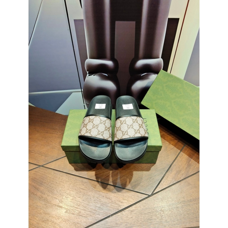 G*u*i slippers